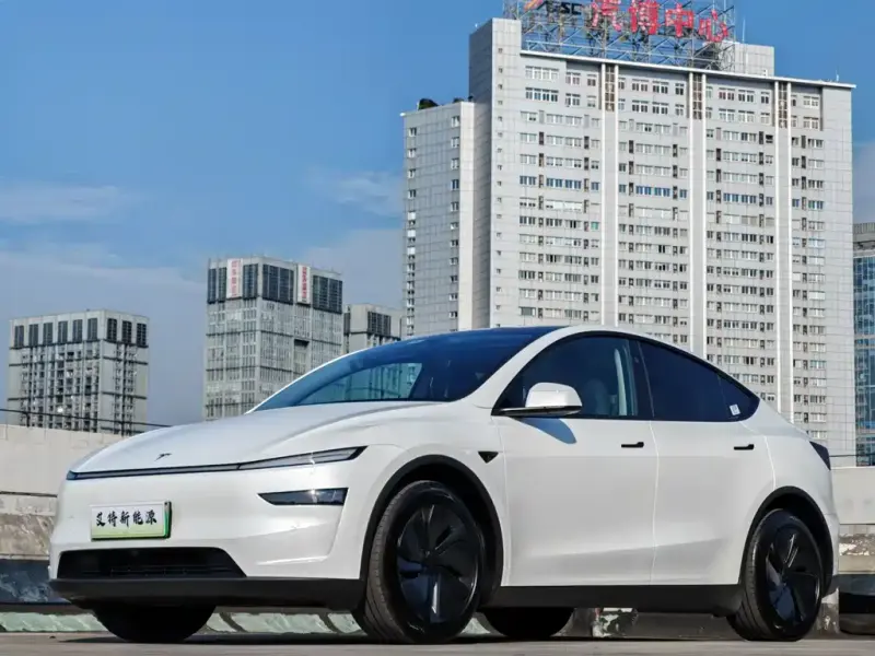 Tesla Model Y, 2025