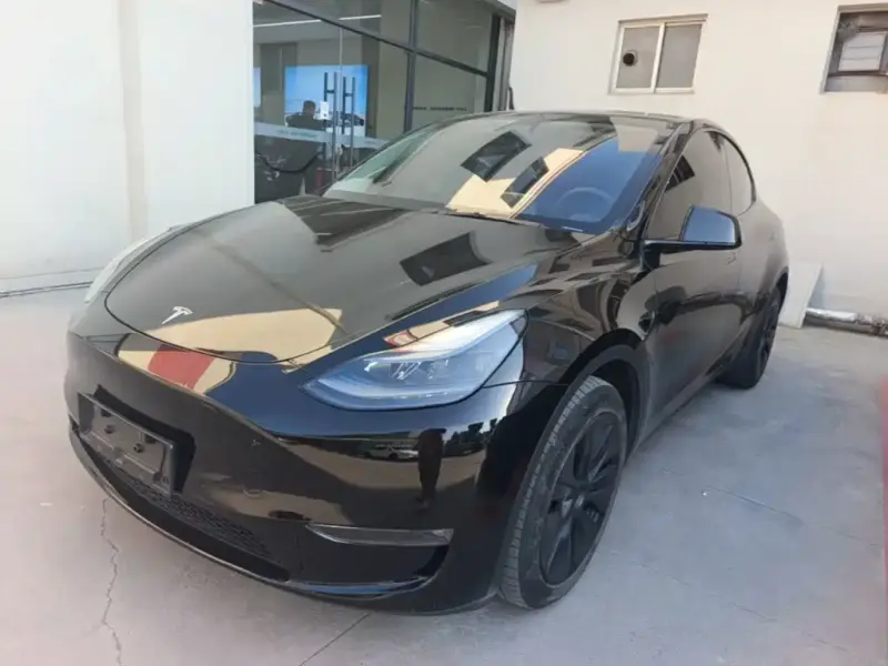 Tesla Model Y, 2024