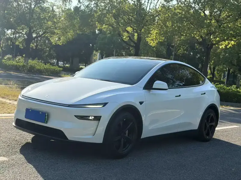 Tesla Model Y, 2026