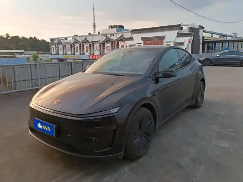 Tesla Model Y, 2026
