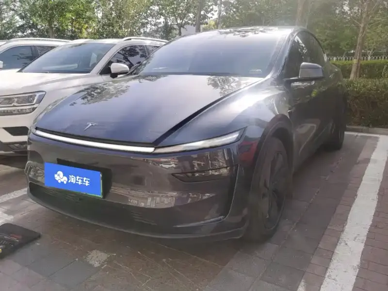 Tesla Model Y, 2025