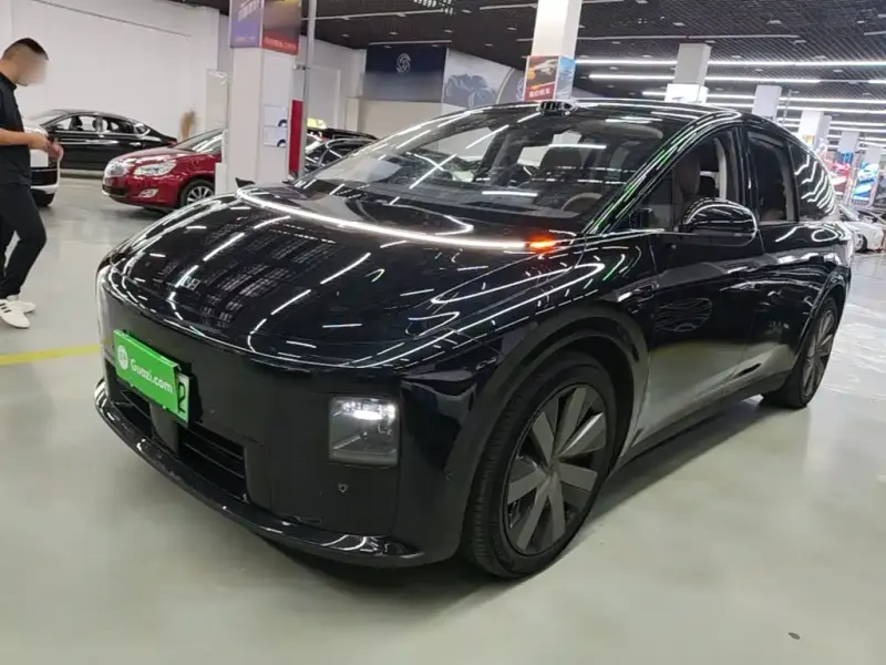 Li Auto Li i8, 2025