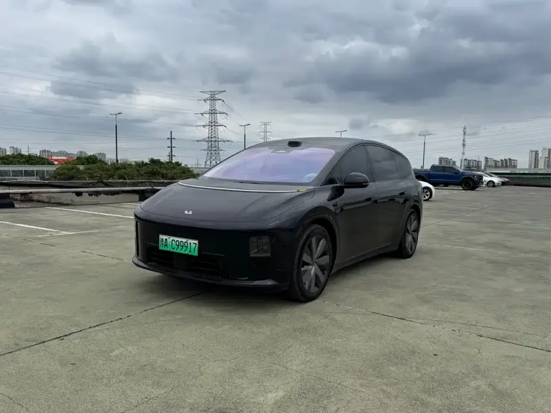 Li Auto Li i8, 2025