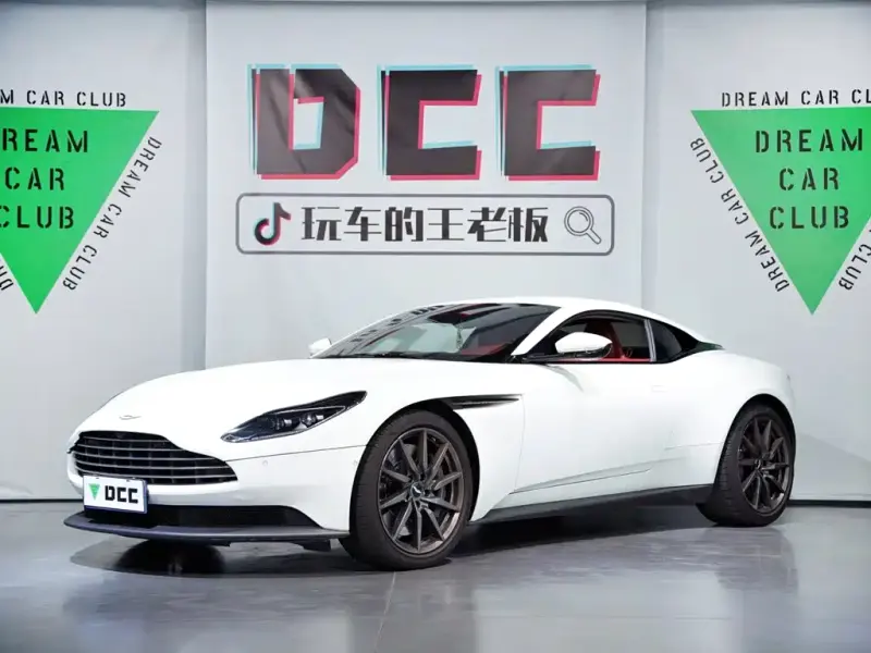 Aston Martin DB11, 2022