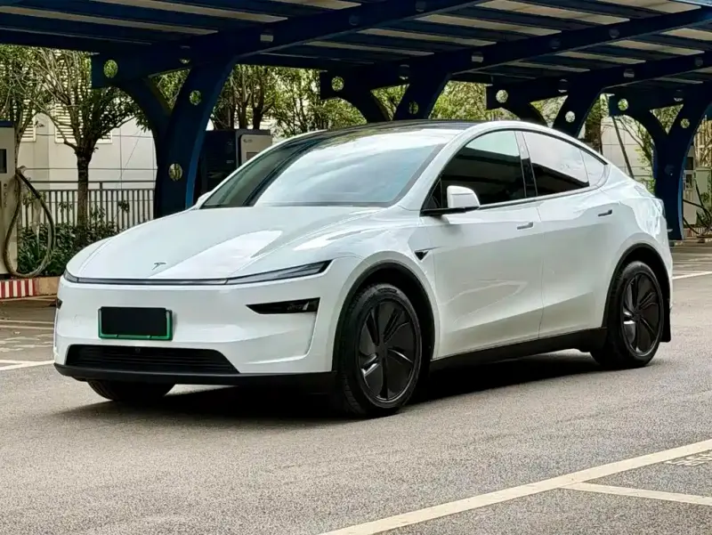 Tesla Model Y, 2025