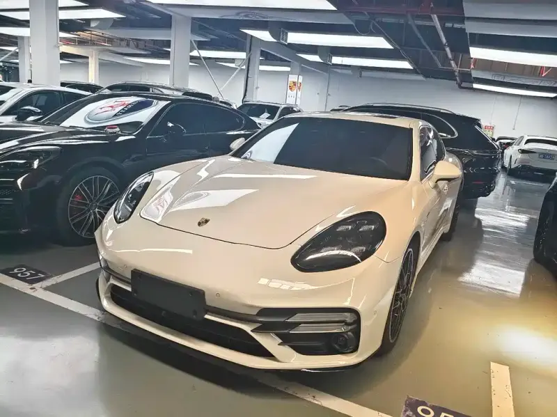 Porsche Panamera, 2015