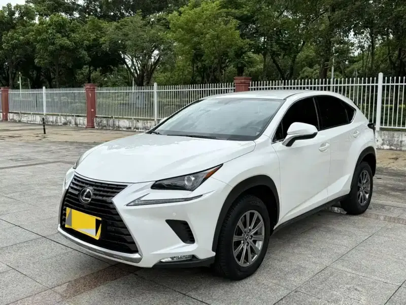 Lexus NX, 2021