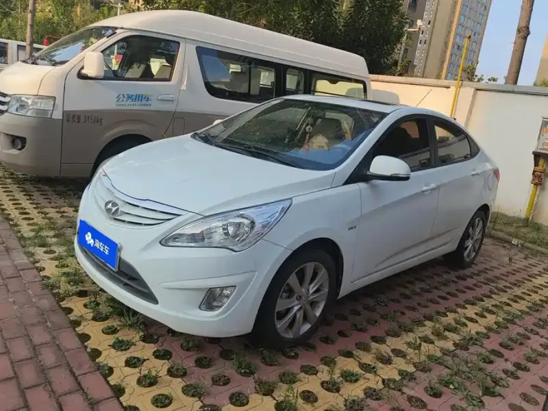 Hyundai Verna, 2012
