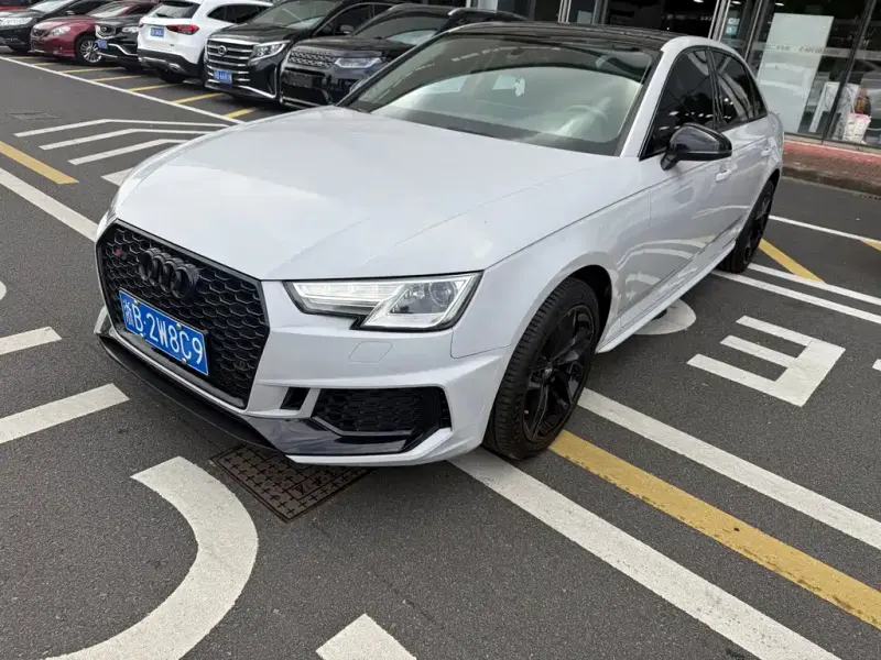 Audi A4L, 2018