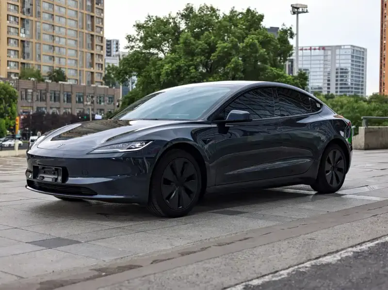 Tesla Model 3, 2025