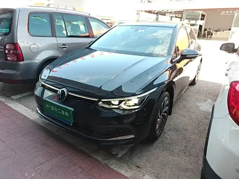 Volkswagen Golf, 2022