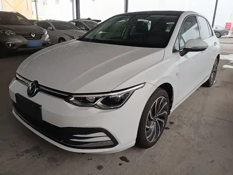 Volkswagen Golf, 2024