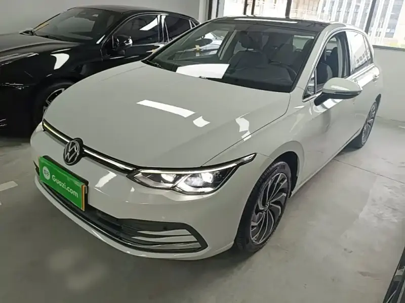 Volkswagen Golf, 2022
