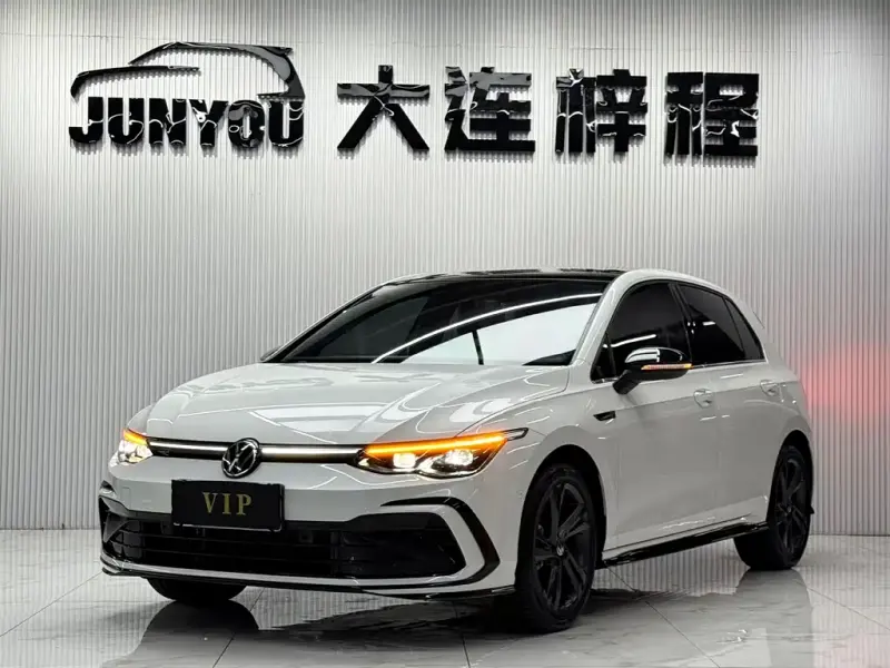Volkswagen Golf, 2024