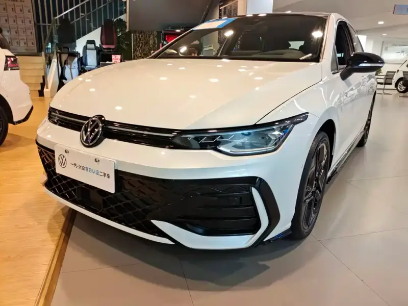 Volkswagen Golf, 2025