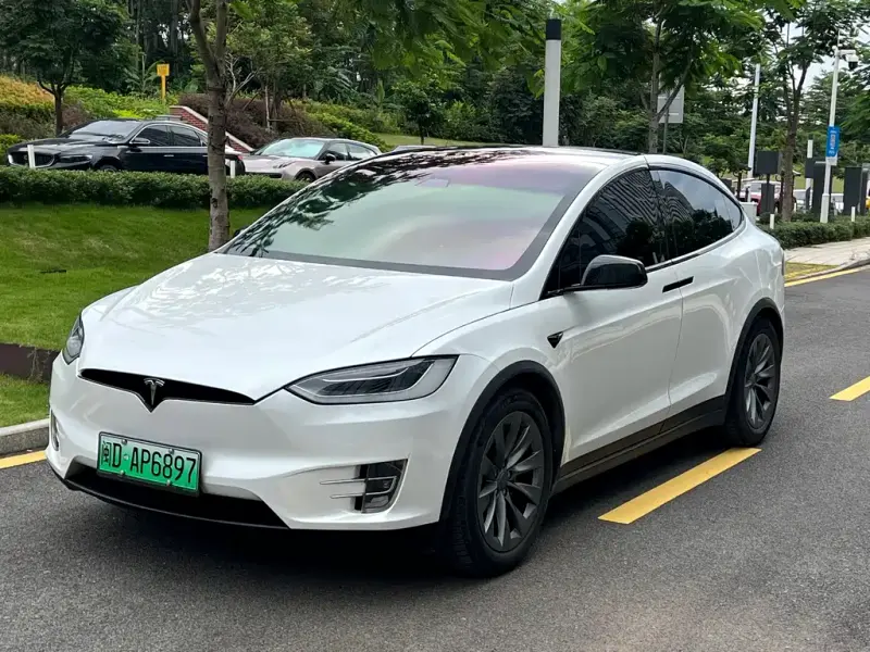 Tesla Model X, 2017