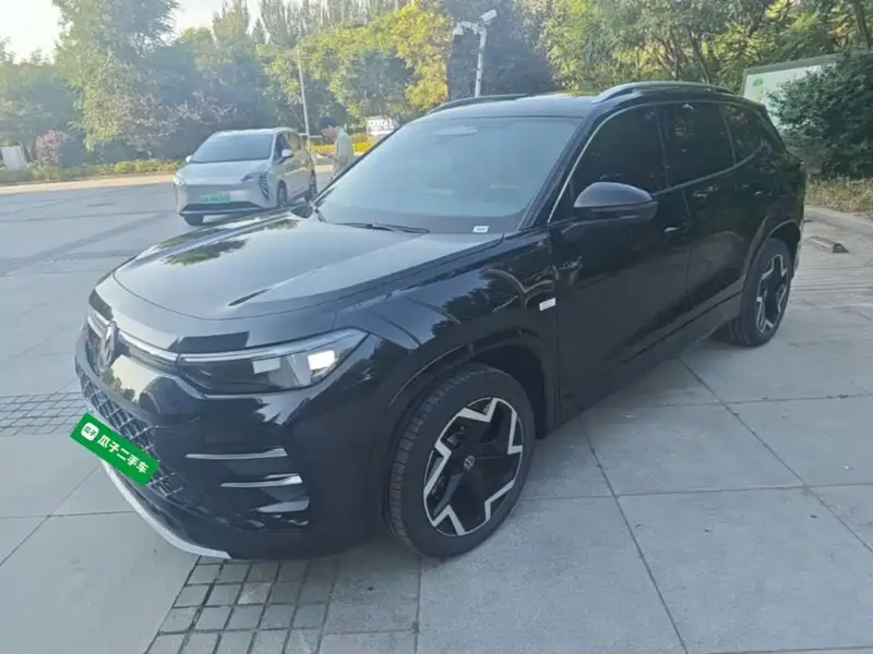 Volkswagen L PHEV, 2026