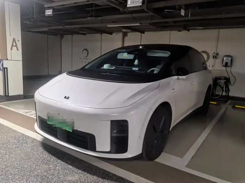 Li Auto Li i8, 2025