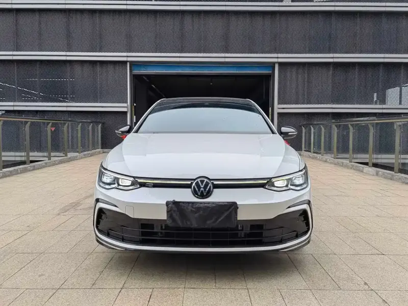 Volkswagen Golf, 2024