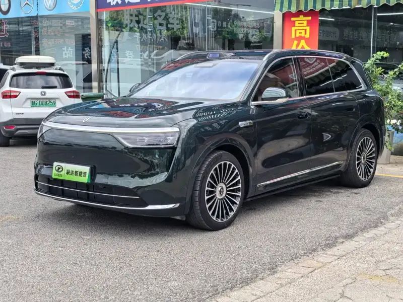 AITO M8, 2025
