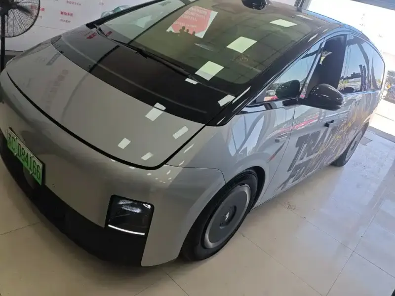 Li Auto Li MEGA, 2024