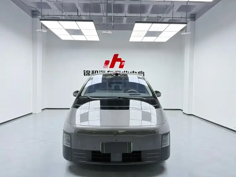 Li Auto Li MEGA, 2025