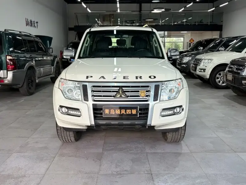 Mitsubishi Pajero (Import), 2019