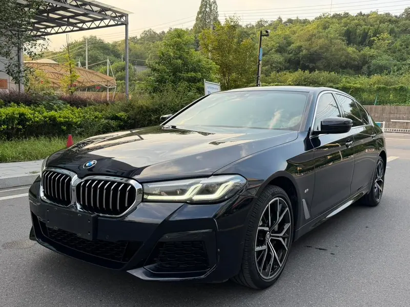 BMW 5-Series, 2022
