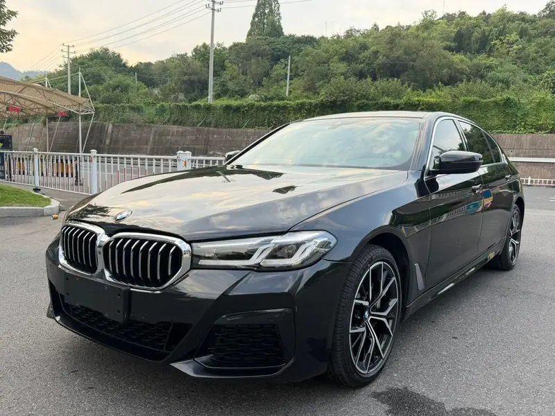 BMW 5-Series, 2022