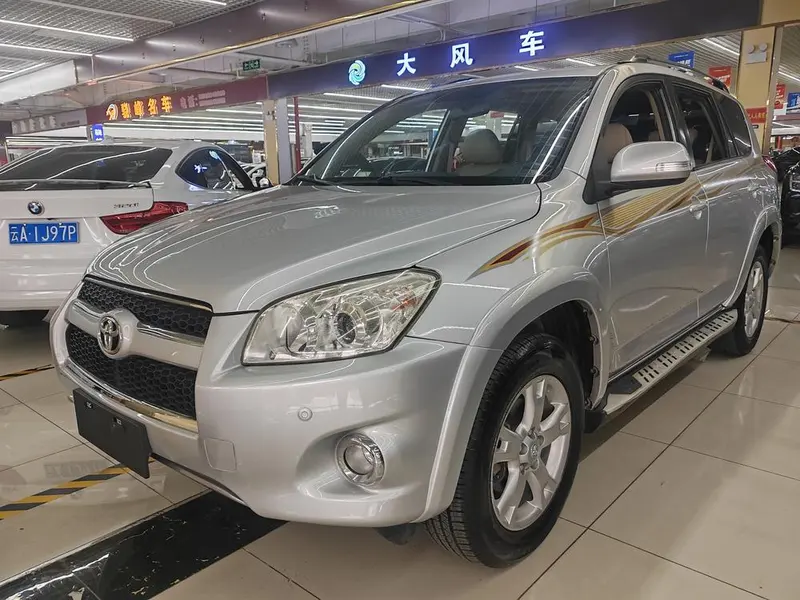Toyota RAV4, 2011