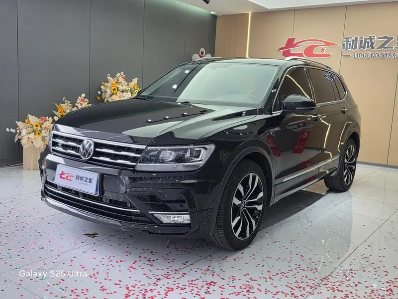 Volkswagen Tiguan L 330TSI Auto 2WD R-Line Edition, 2021 — фото 1