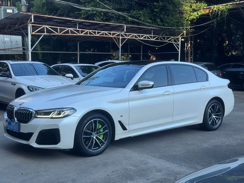 BMW 5-Series, 2022