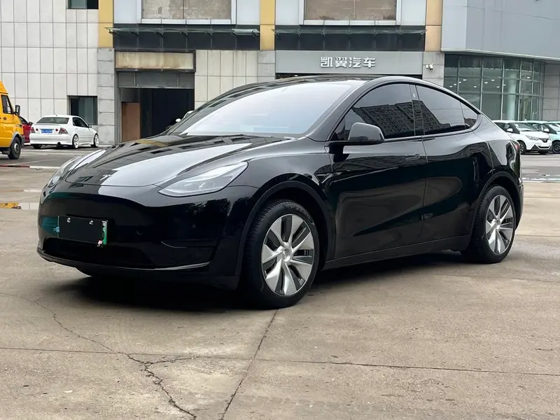 Tesla Model Y, 2022