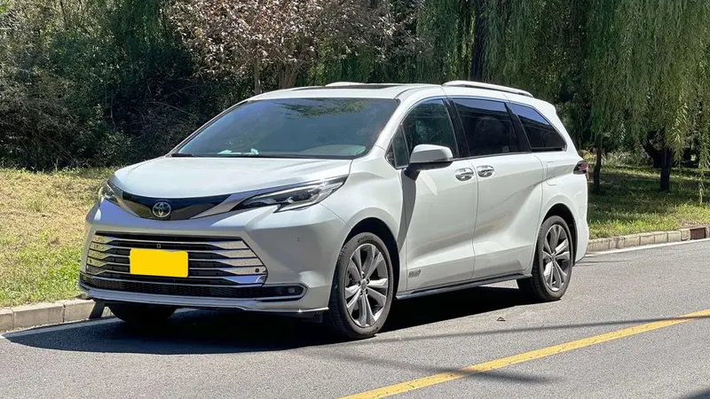 Toyota Sienna, 2023