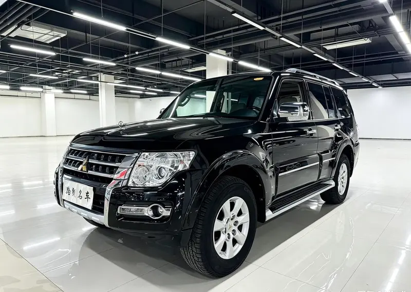 Mitsubishi Pajero (Import), 2020
