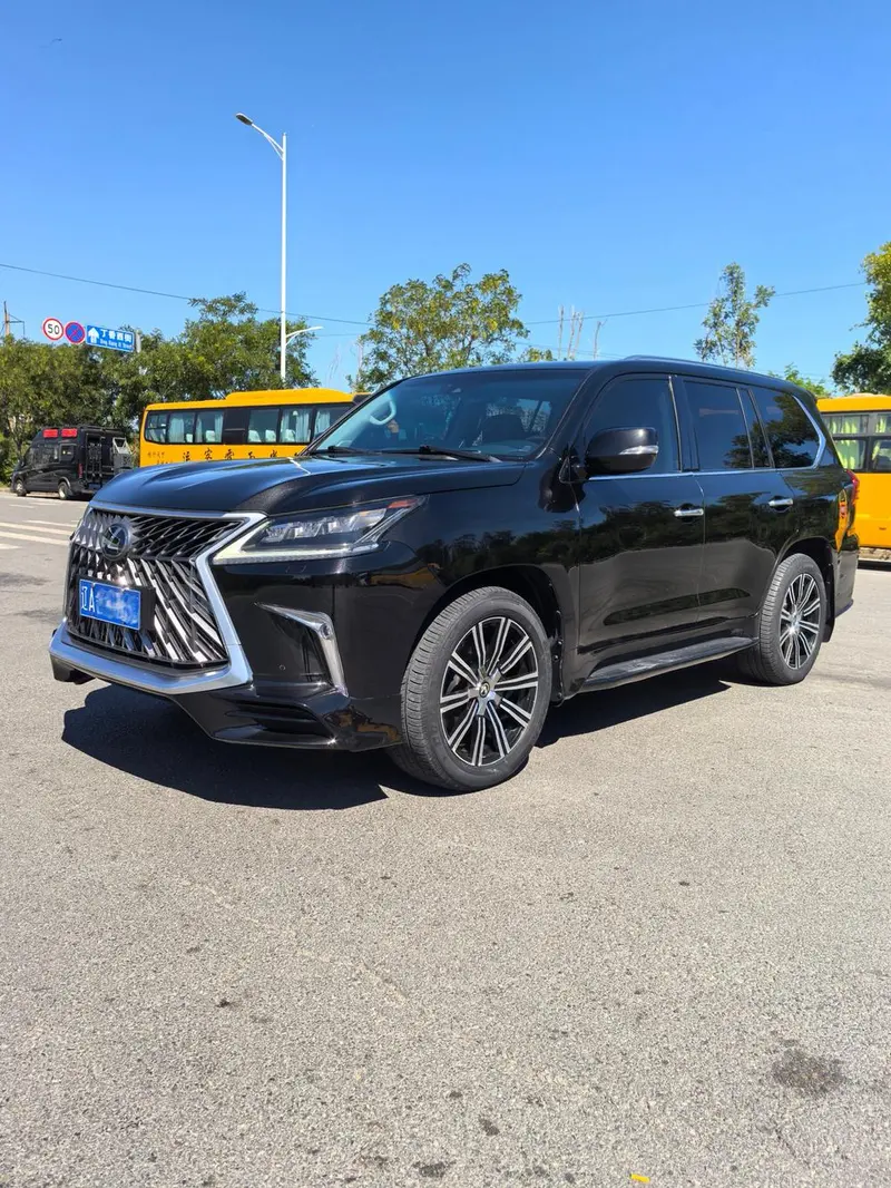 Lexus LX, 2016