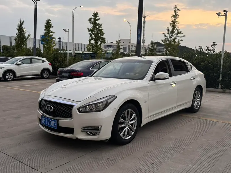 Infiniti Q70, 2017