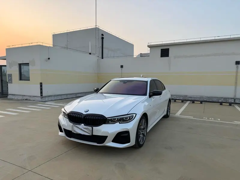 BMW 3-Series, 2022