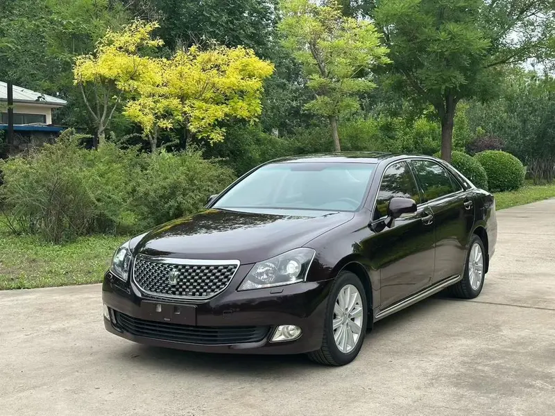 Toyota Crown, 2012