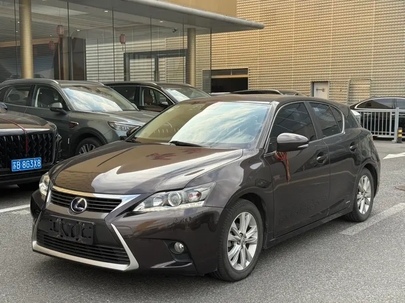Lexus CT, 2014