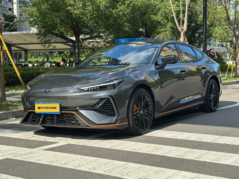 Changan UNI-V, 2025