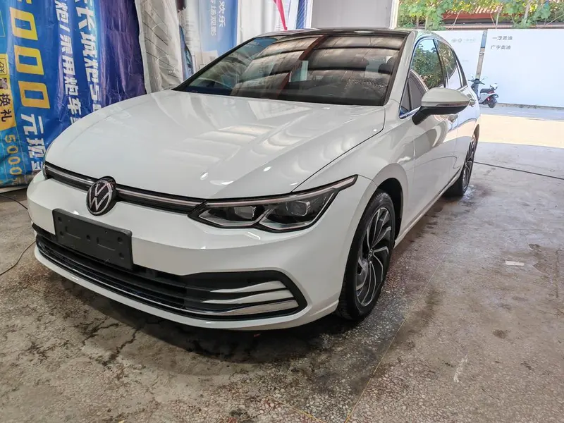 Volkswagen Golf, 2024