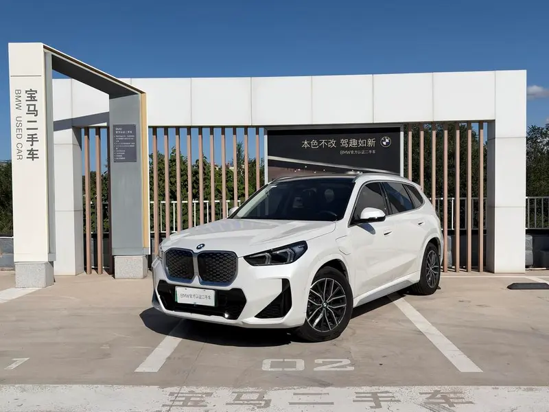 BMW iX1, 2025