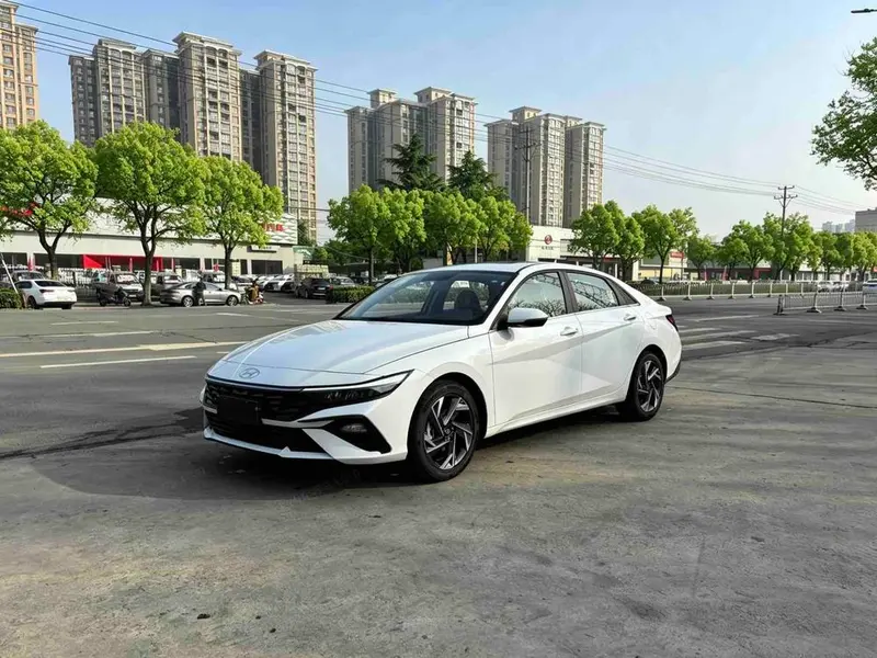 Hyundai Elantra, 2023