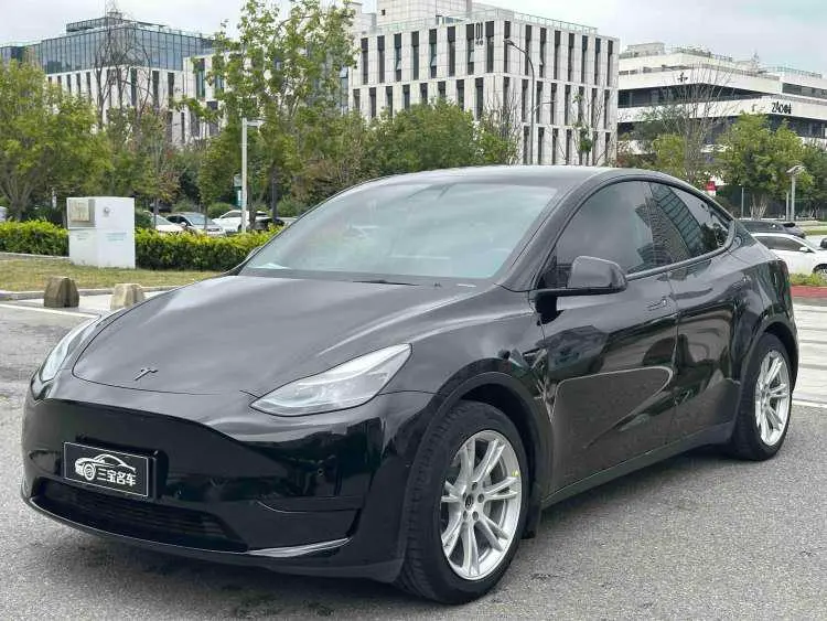 Tesla Model Y, 2022