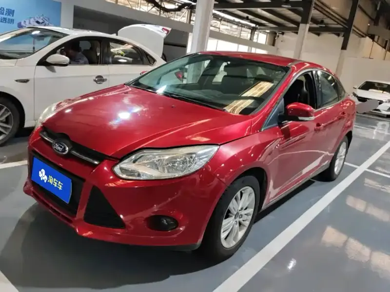 Ford Focus Ford Focus 2012 Sedan 1.6L Auto Comfort Type, 2014 — фото 1