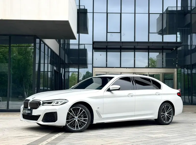 BMW 5-Series, 2022