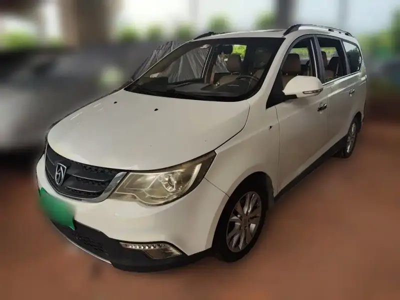 Baojun 730 Baojun 730 2014 1.5L Manual Luxury Navigation ESP Edition 7 seats, 2015 — фото 1