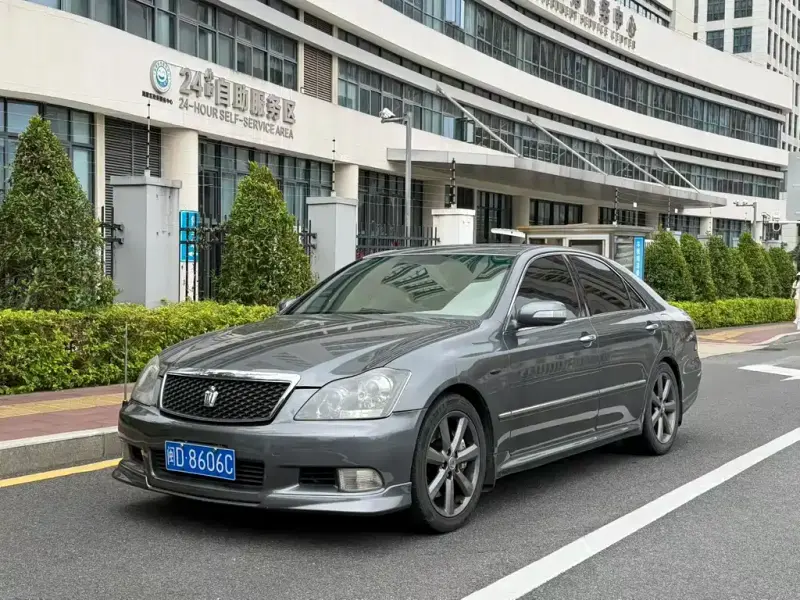 Toyota Crown, 2005