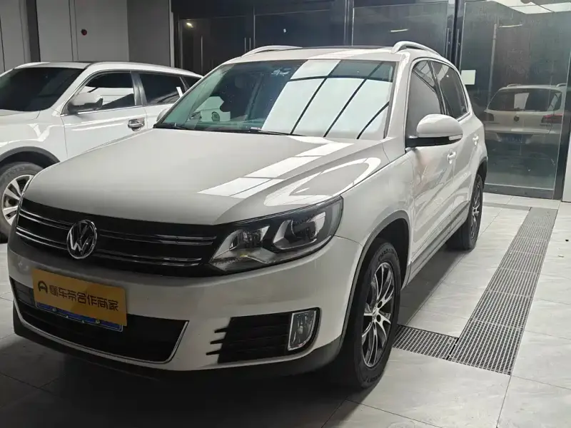 Volkswagen Tiguan Volkswagen Tiguan 2015 1.8TSI Auto 2WD Luxury Type, 2016 — фото 1